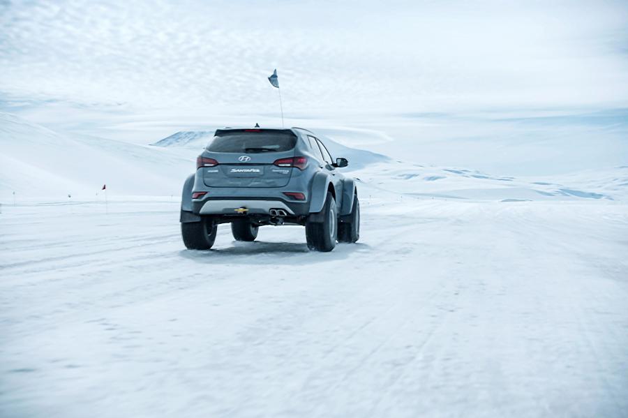  Hyundai Santa Fe by Arctic Trucks 2017 года  (фото 3 из 27)